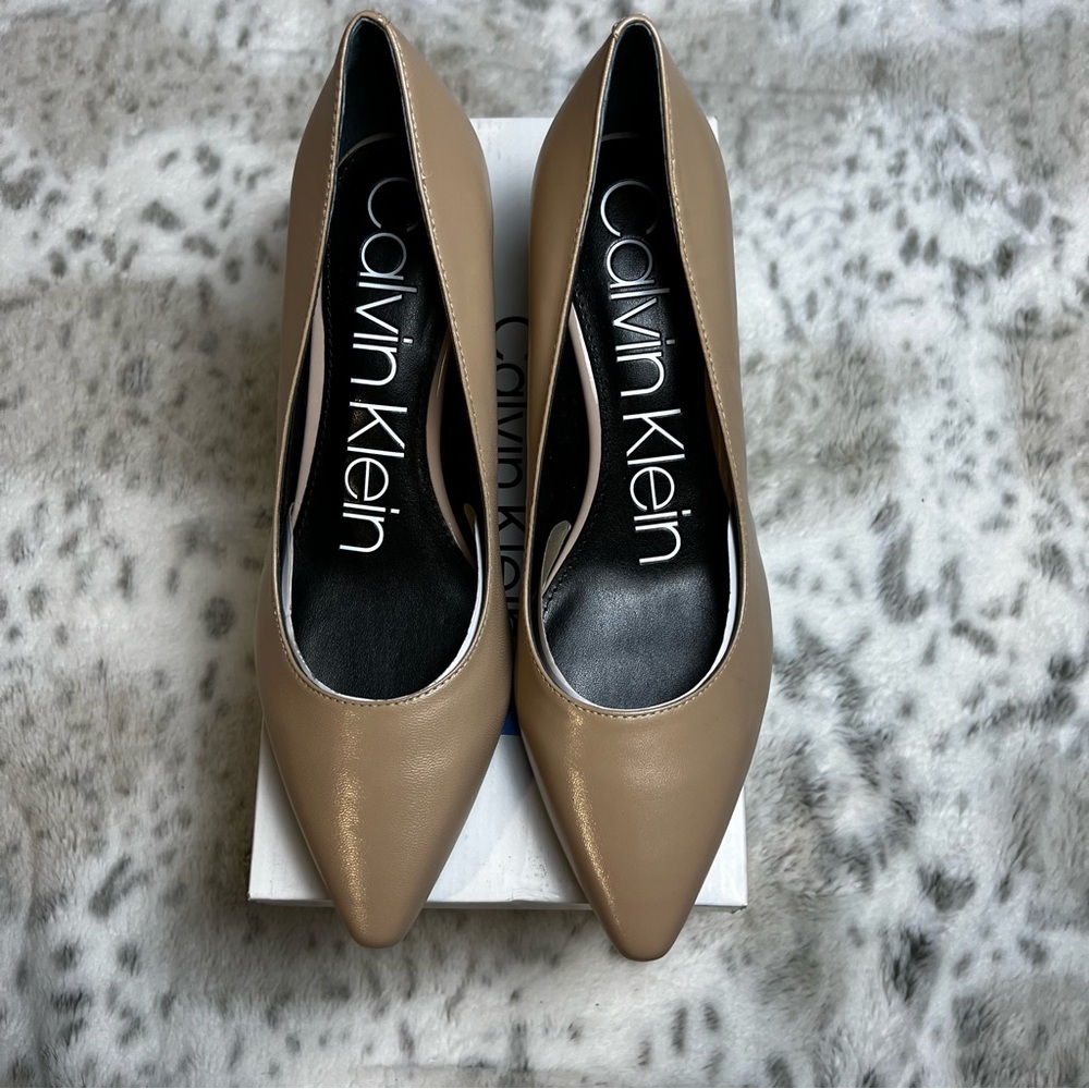 NIB Calvin Klein Nita Leather Heeled Pumps sz 6.5 Nude  Desert Sand - Picture 5 of 14